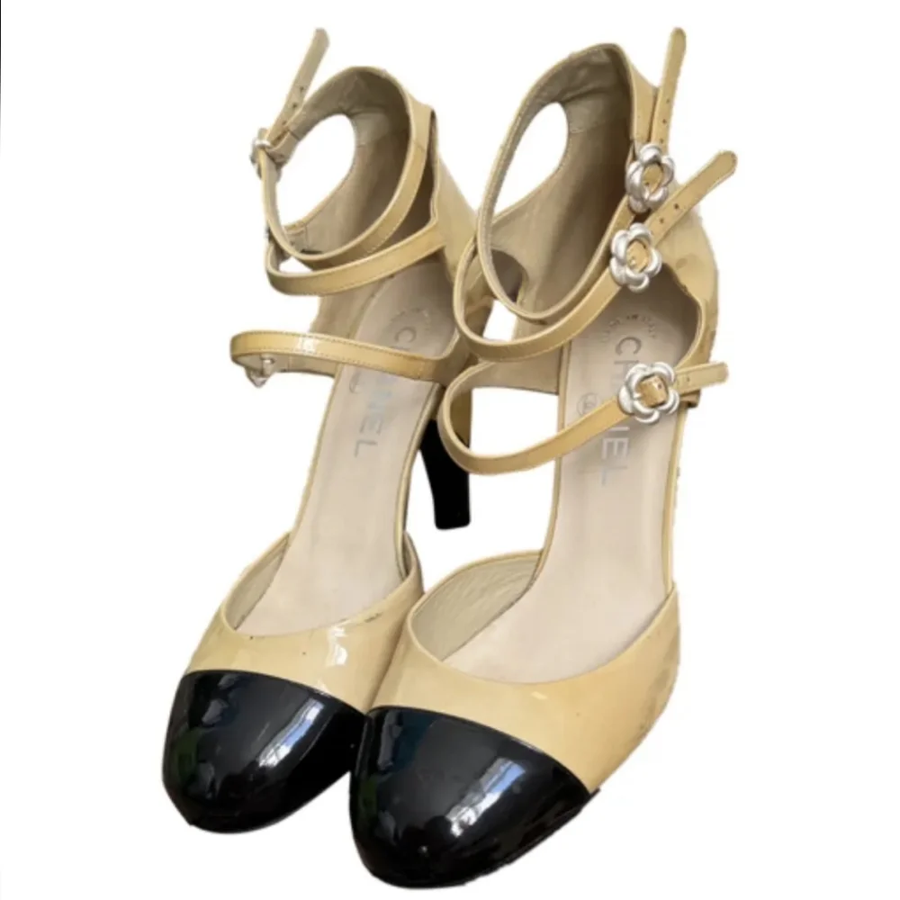 CHANEL D'Orsay Beige and Black Women's Heels - Picture 4 of 4